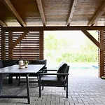 Pool & Relax Mukarov Feriehus *