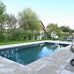 Feriehus Pool & Relax Mukarov