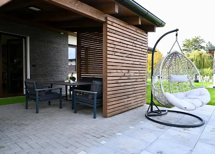 Pool & Relax Mukarov Feriehus