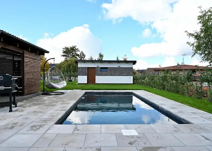 Pool & Relax Mukarov Feriehus Mukarschow